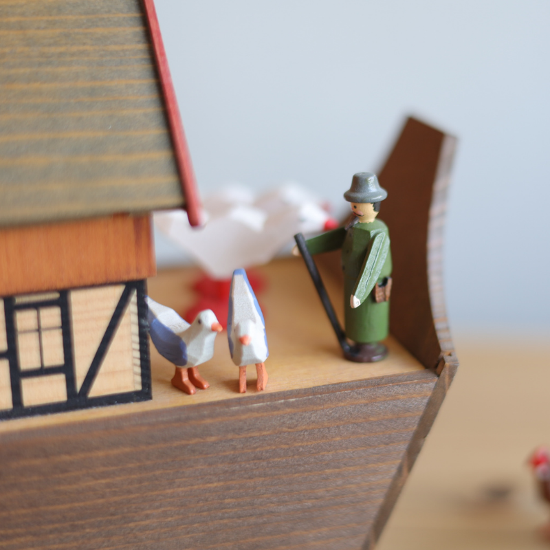 ヴェルナー Wノアの方舟：伝統的ろくろ製法の動物たちをのせて | krtek