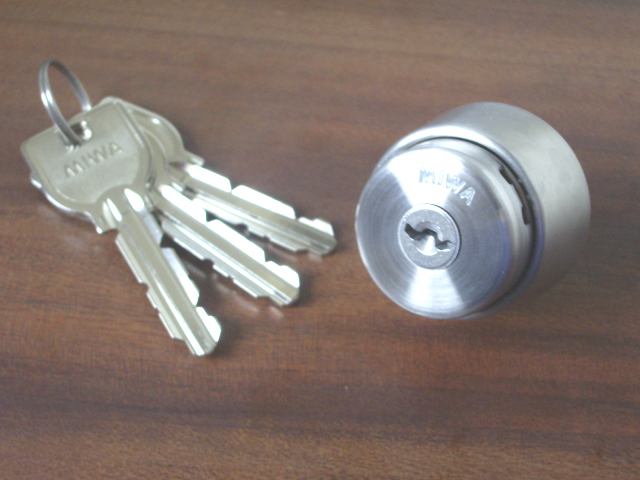 美和ロック U9DA.CY シリンダーのみ 扉厚33～41mm 子カギ3本付 │金物