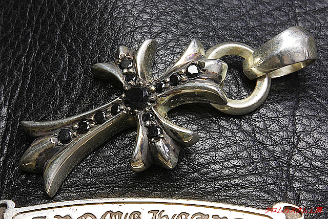 クロムハーツ CHクロスペンダント スモールwithベイル ブラックダイヤ