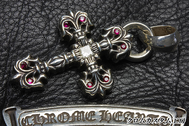 クロムハーツ フィリグリークロスペンダントXS with ベイル ダイヤ