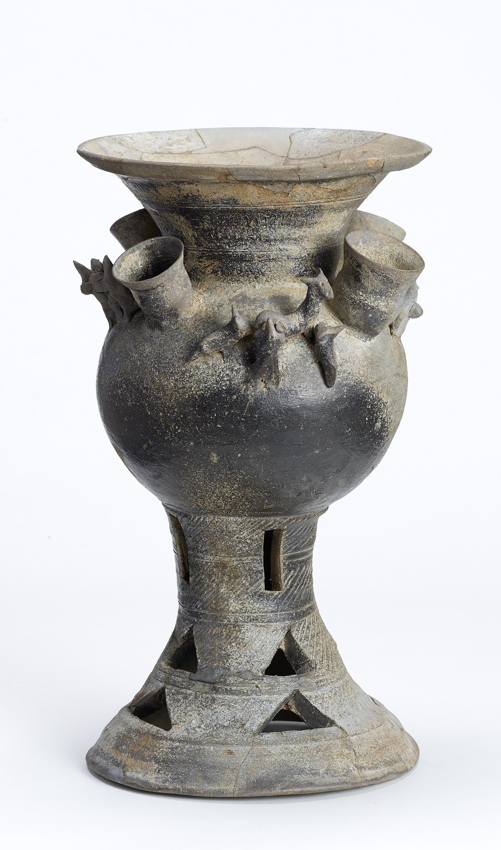 須恵器 台付装飾壺 - 名品紹介 - 京都国立博物館