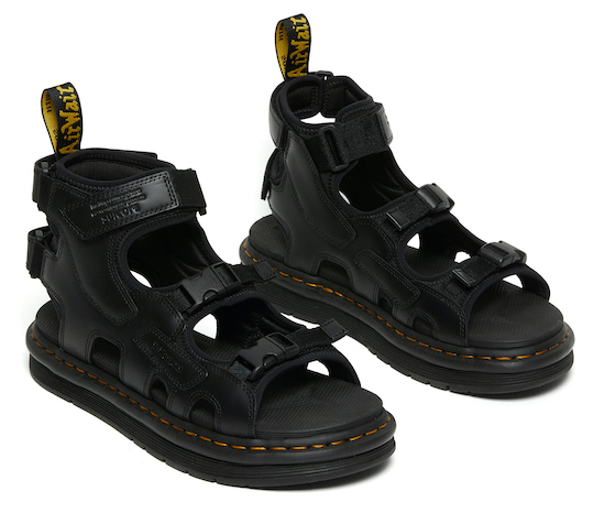 ドクターマーチンが、スイコックの定番モデルをアレンジ。街でも映える