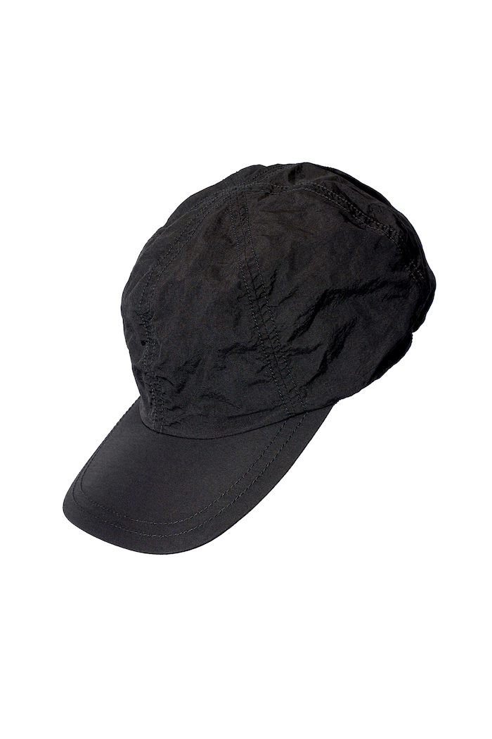 テアトラ初のキャップはキジマタカユキとの共作。パッカブルシリーズの