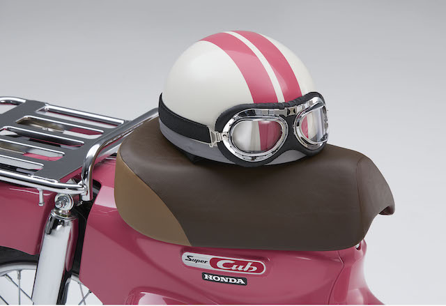 スーパーカブ50/110『天気の子』バージョンの新車を購入すると、須賀