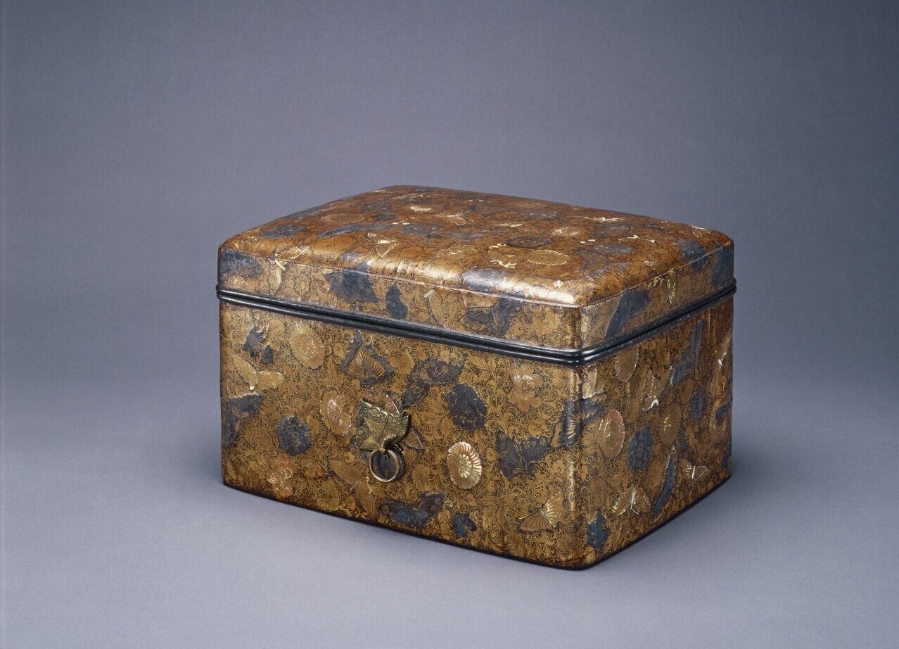 蝶螺鈿蒔絵手箱 | 漆工芸 - コレクション - 荏原 畠山美術館