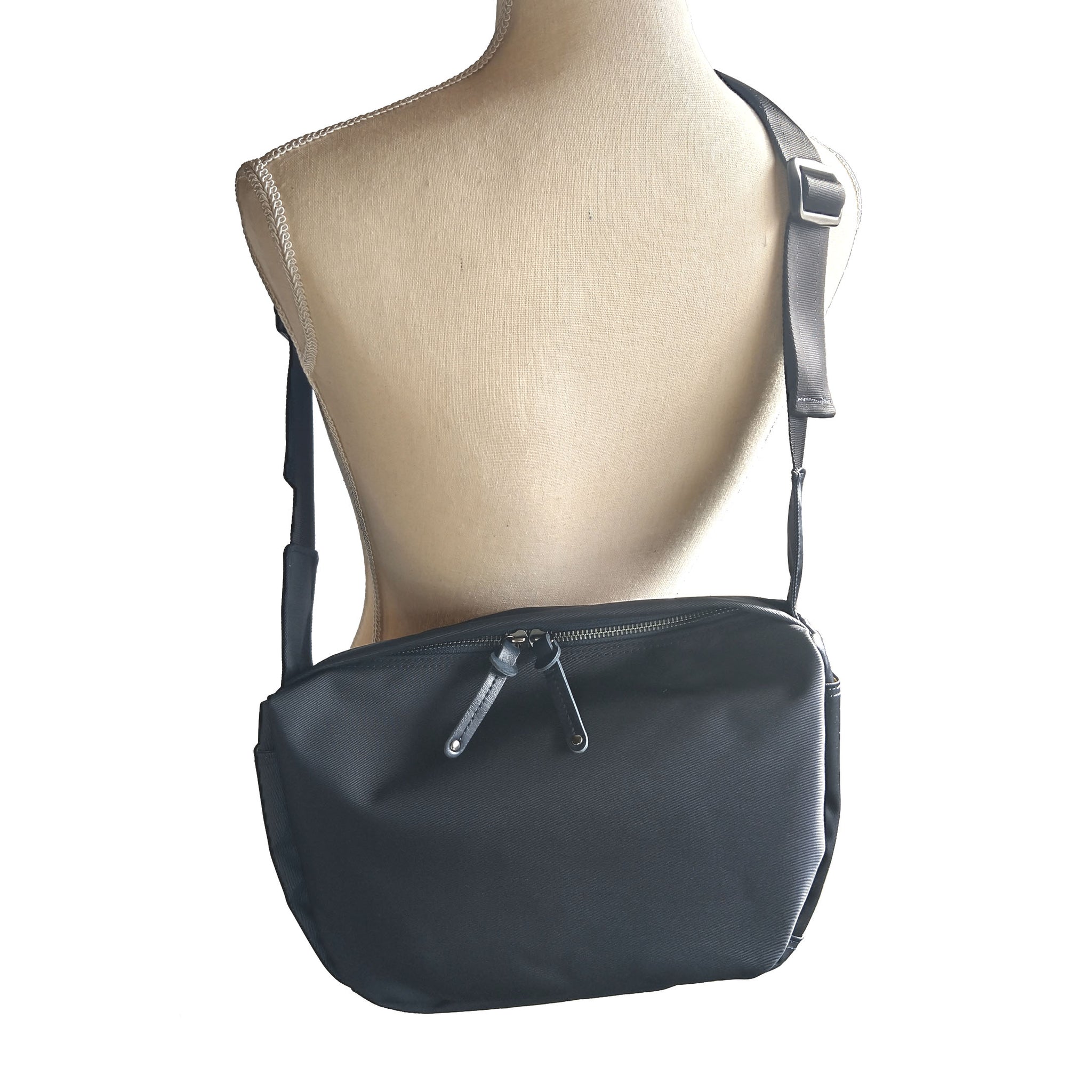 日本製／国産／小さめ／コンパクト／ショルダーバッグ／ボディバッグ