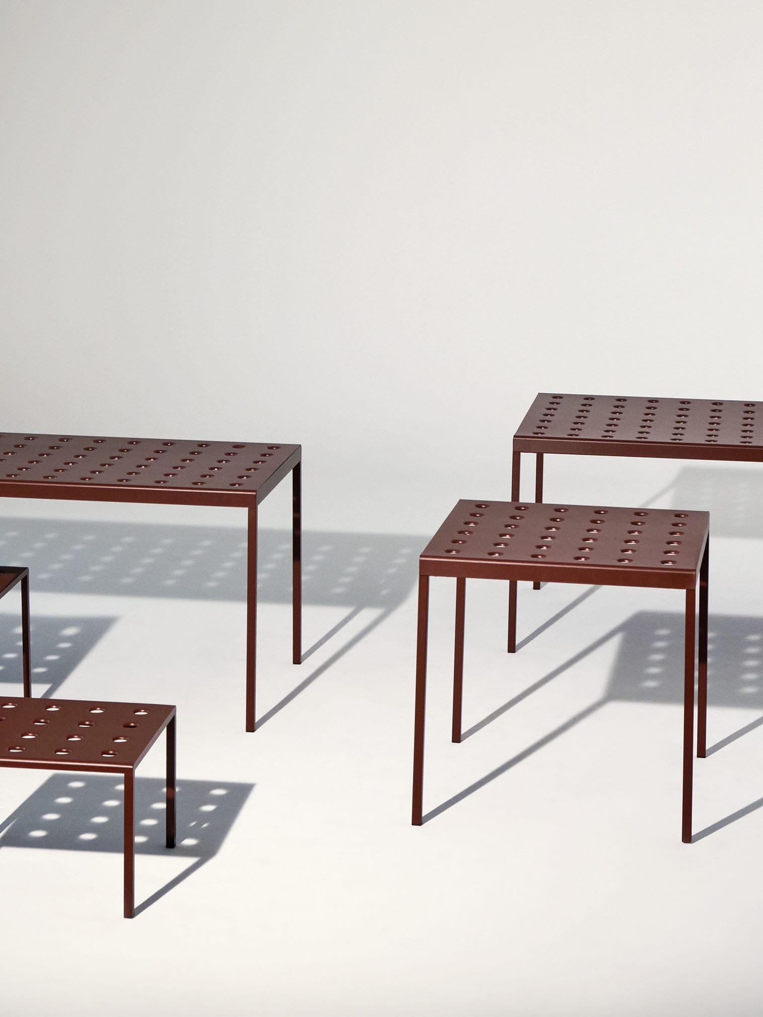 BALCONY TABLE LOW / L75 x W76 x H39 cm - テーブル | 【公式】HAY