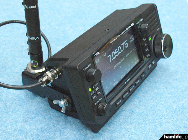 英国の無線ショップが動画で紹介＞HF～430MHz帯ポータブル機「IC-705