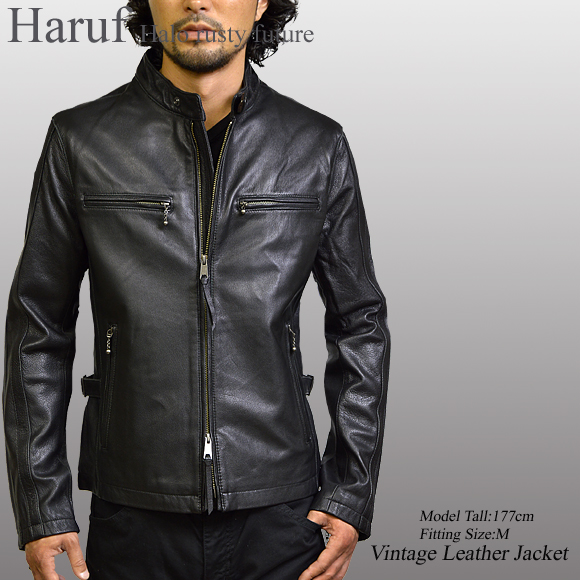 渋い光沢のブラックレザージャケット。製品洗いを施したビンテージ加工