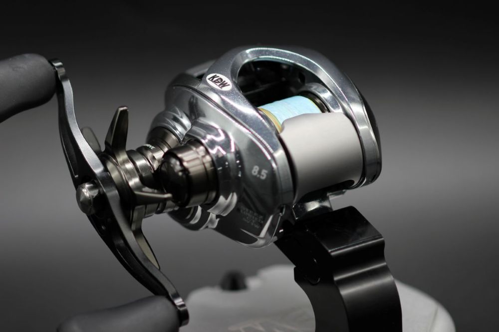 カケヅカデザインワークス】ダイワ用 パーミングクラッチ 25スティーズ