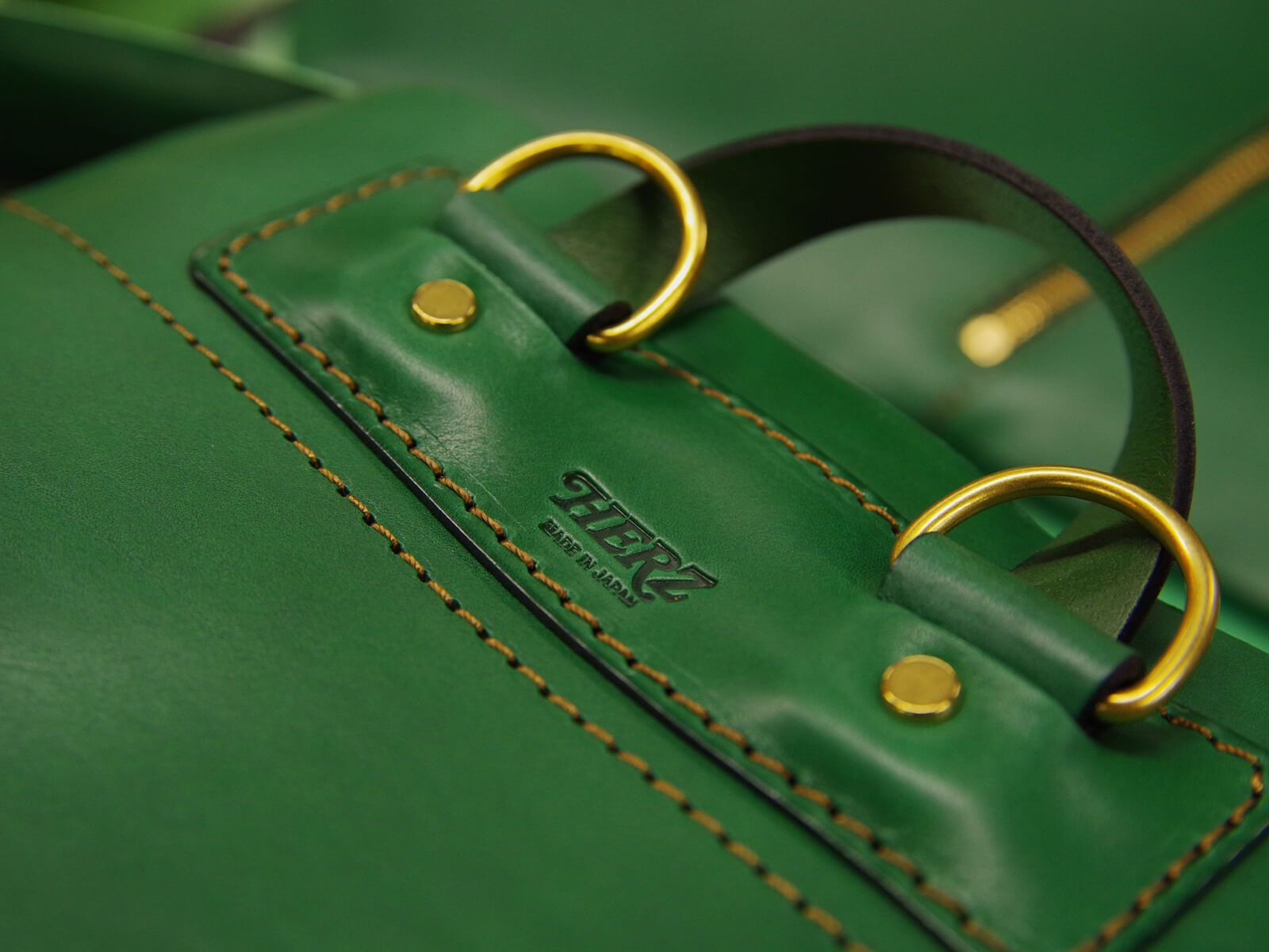 冬の限定色「ボトルグリーン」in 名古屋店 前編｜革鞄・革小物のHERZ