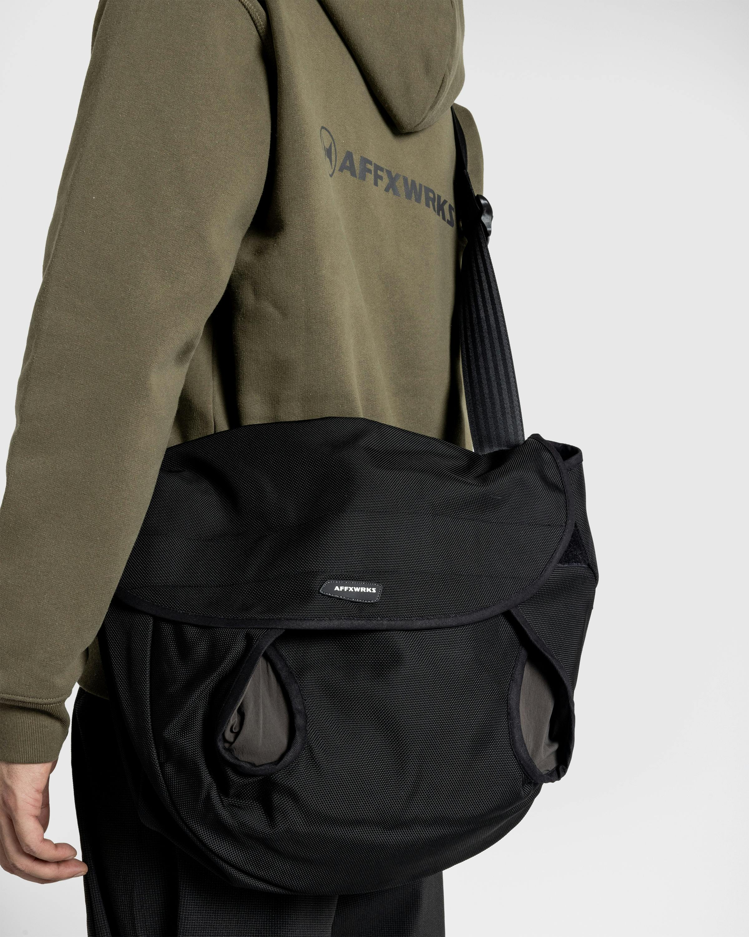AFFXWRKS – Rabin Messenger Bag Black/Shale Brown