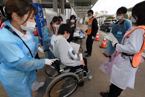 震度6弱を想定し防災訓練 医療、行政機関と連携確認 | 広島大学