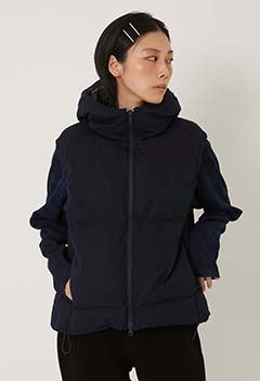 インディゴナイロンサテン リサイクルダウン フードベスト | BLUE BLUE