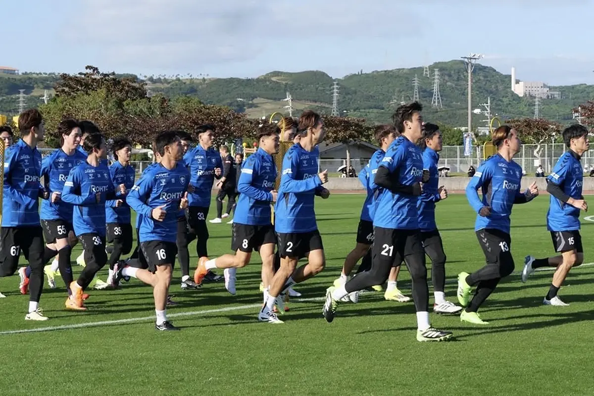 ガンバ大阪×ヒュンメル、2026SSコラボアイテムを1/23より予約販売開始