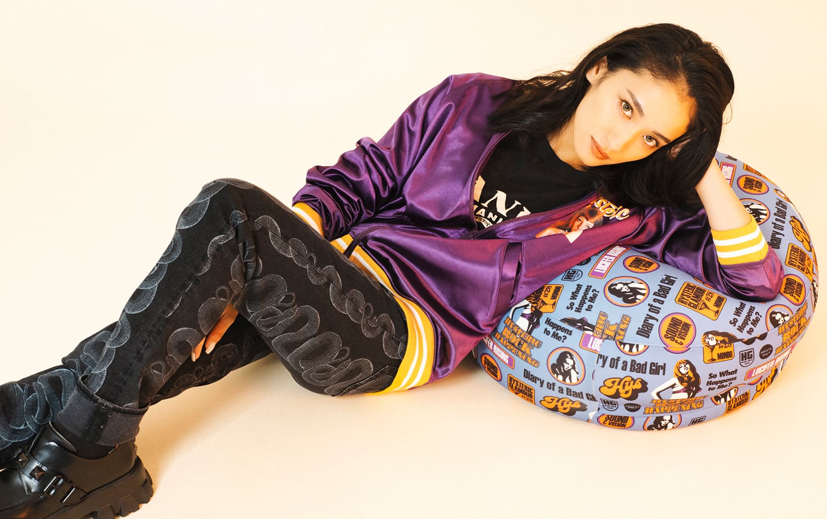 アンエンユリが纏うイットな'90sリバイバル柄｜HYSTERIC GLAMOUR