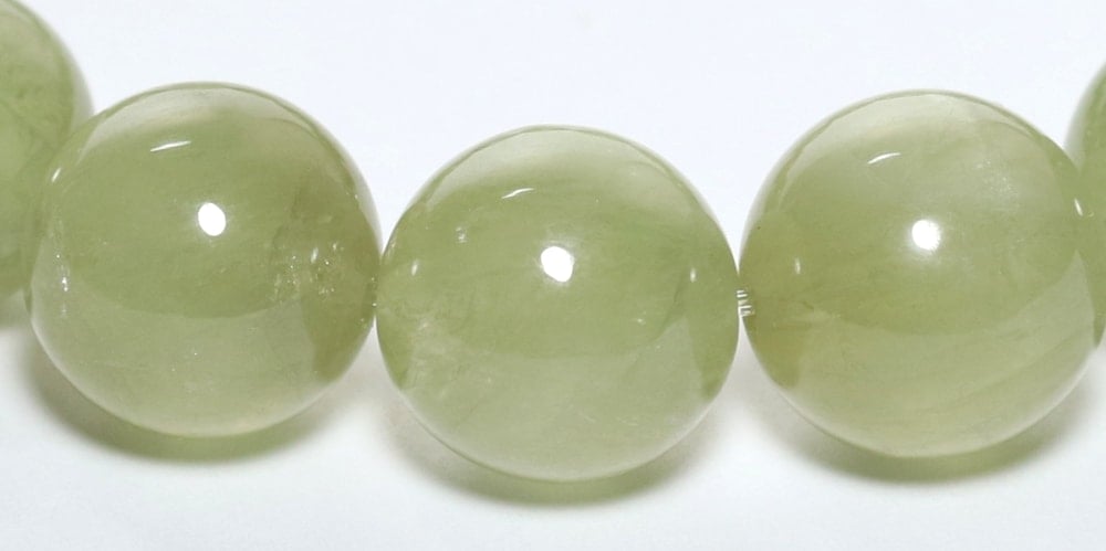 高品質]グリーンクンツァイト？ブレスレット（約12.5mm玉） - 埼玉県