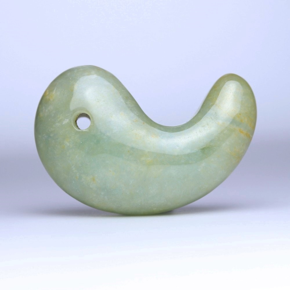 ミャンマー産]天然ヒスイ勾玉（翡翠） - 埼玉県吉川市の天然石専門店