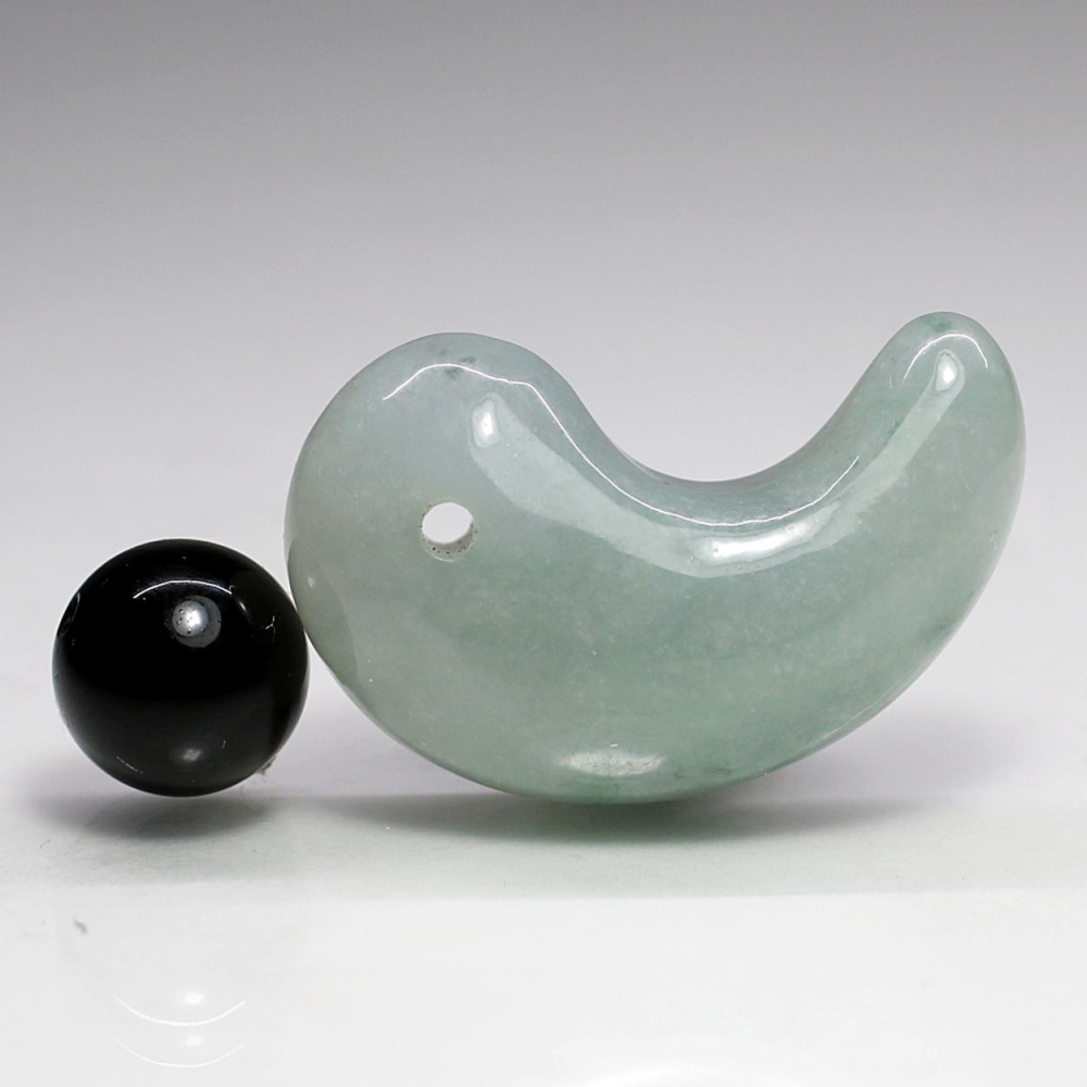 ミャンマー産]天然ヒスイ勾玉（翡翠） - 埼玉県吉川市の天然石専門店