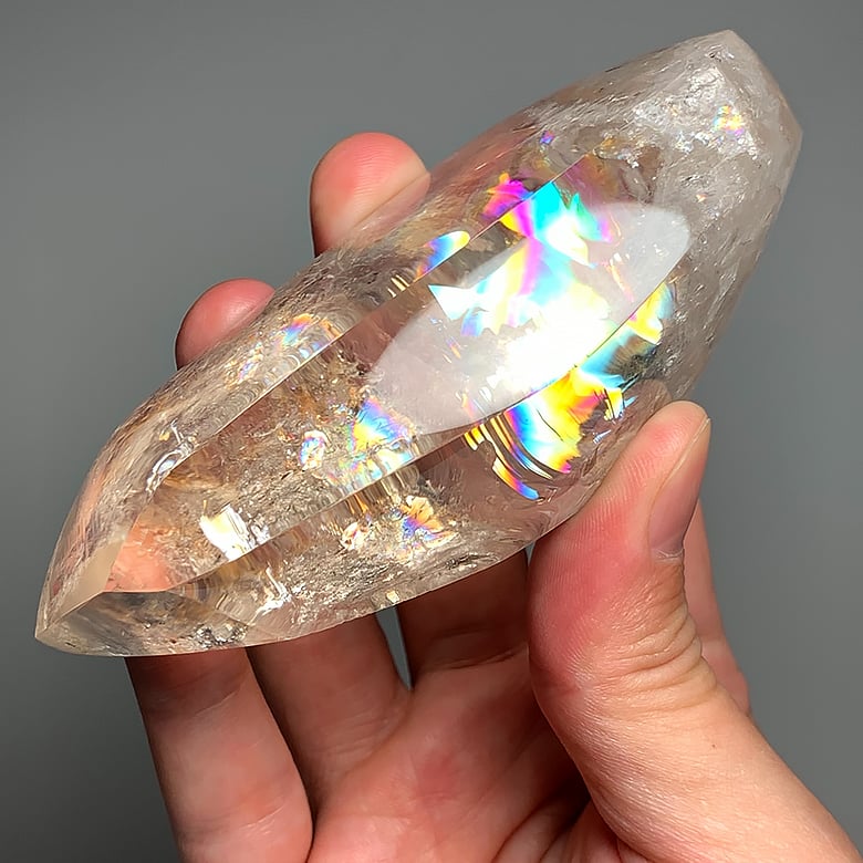 マダガスカル産]レインボー水晶フリーフォーム/アイリスクォーツ磨き