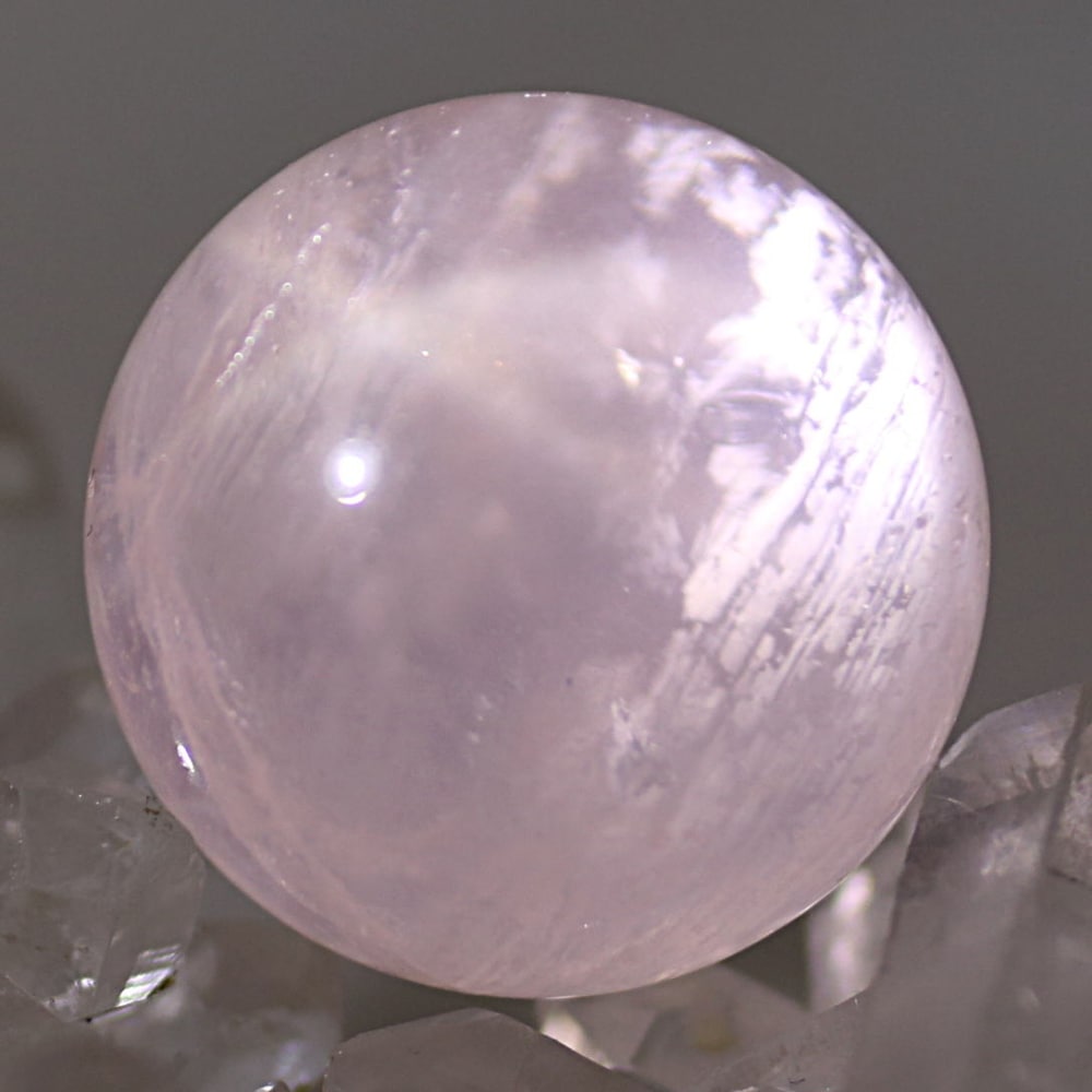 高品質]セリサイトインスターローズクォーツ丸玉/スフィア（直径29.8mm