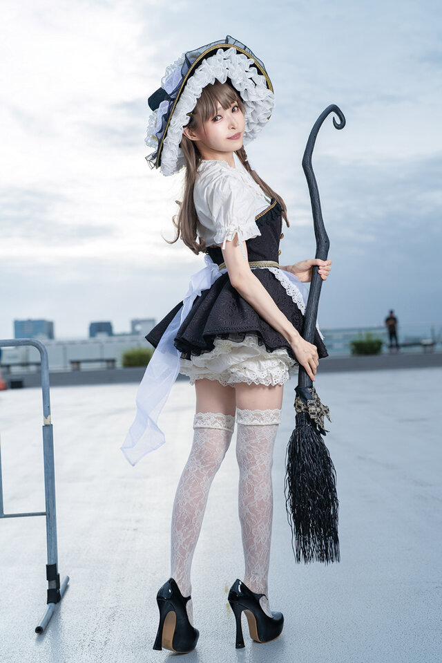 コスプレ】ウエストが細すぎる…！華奢なボディとフリルが美しい衣装で