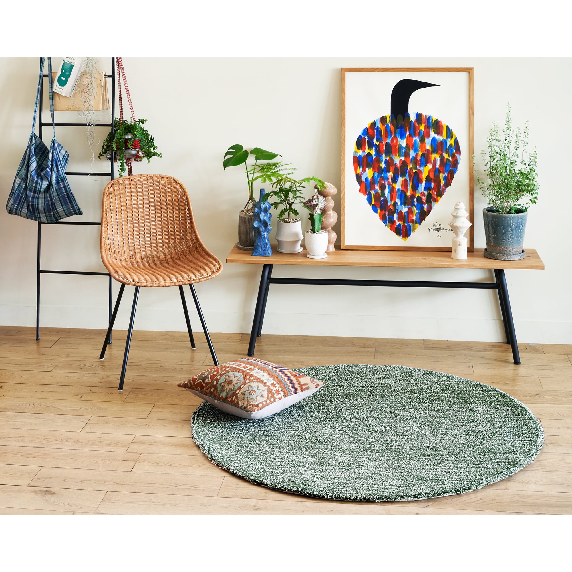 ラグ Fioriウールフェルト15 円形120cm チャコール｜ラグ一覧｜IDEE