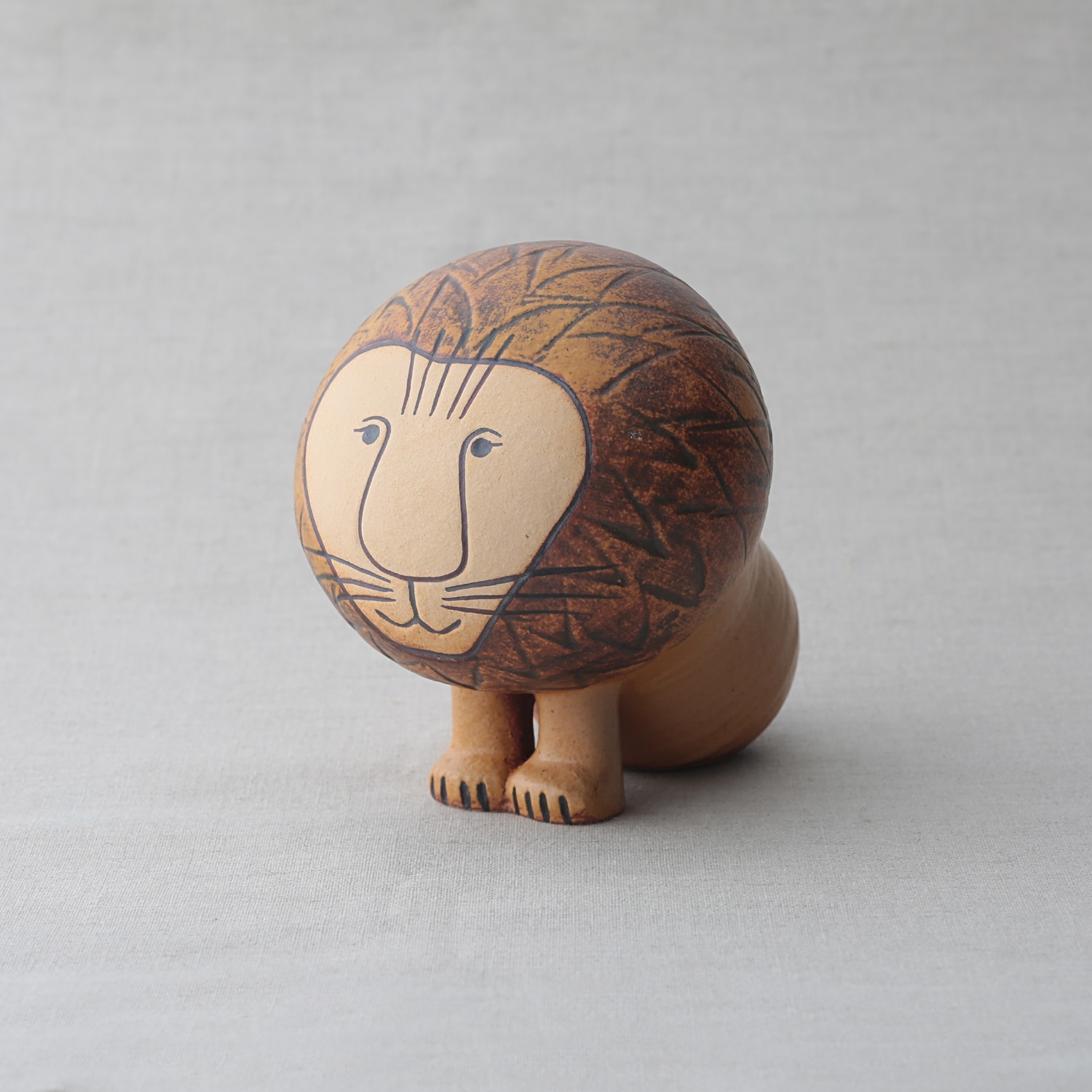 定番品】Lisa Larson Lion Medium｜入荷待ち商品｜IDEE SHOP Online