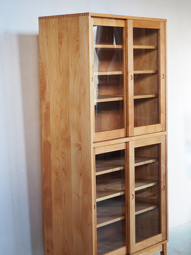 無垢材食器棚 ガラス引き戸｜ikususu FURNITURE｜無垢材家具・オーダー