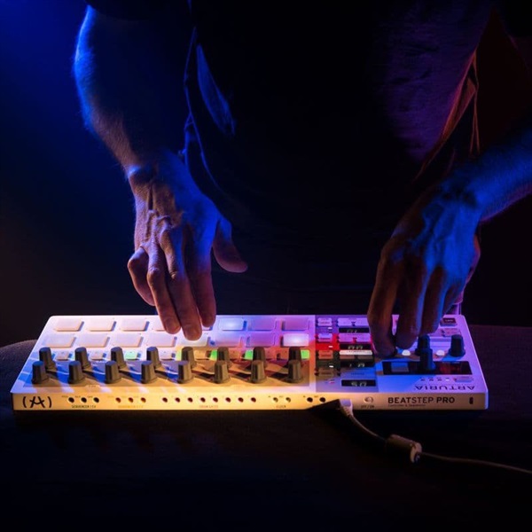Arturia BEATSTEP PRO ｜イケベ楽器店オンラインストア