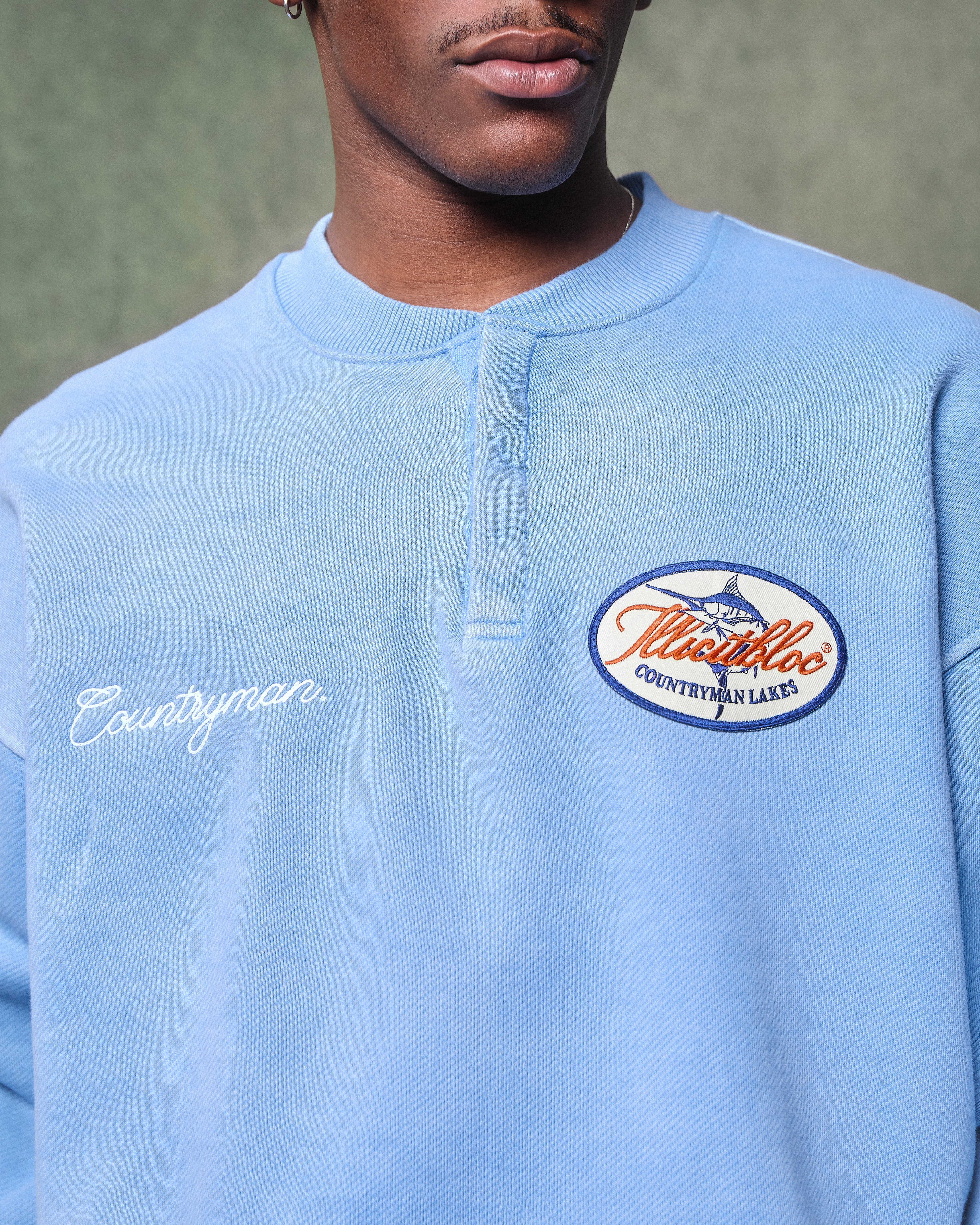 LAKES CREST IRONWEAVE™ HENLEY CREWNECK - POWDER BLUE – Illicitbloc