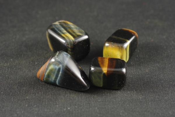 十勝石玲瓏石（レインボーオブシディアン） 原石 142g 天然石販売