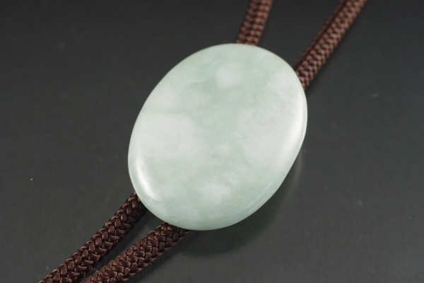 糸魚川産翡翠 特大勾玉 国産翡翠の勾玉販売 天然石・国産原石の専門店