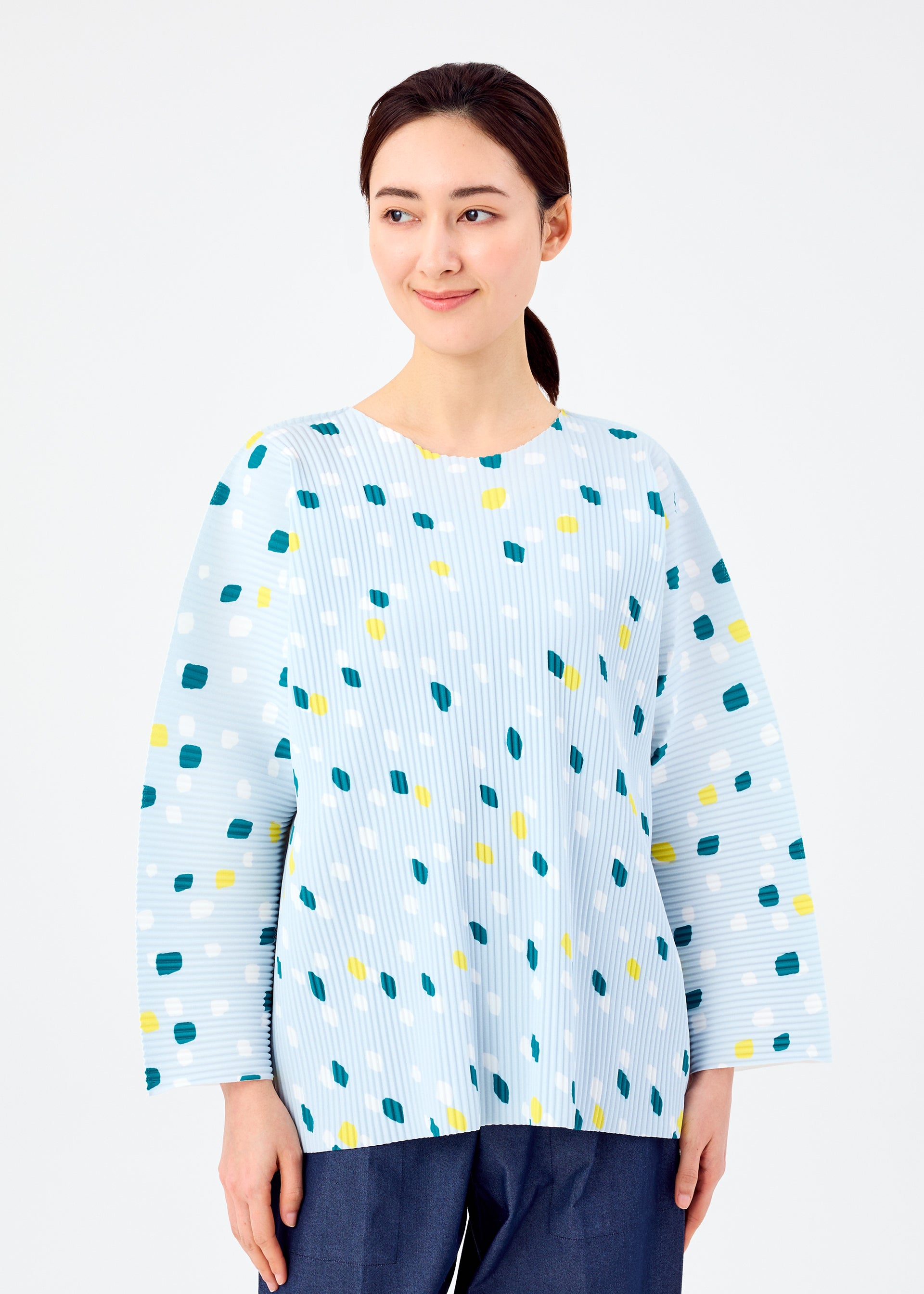 TIME DOTS FINE KNIT PLEATS T – isseymiyake.com