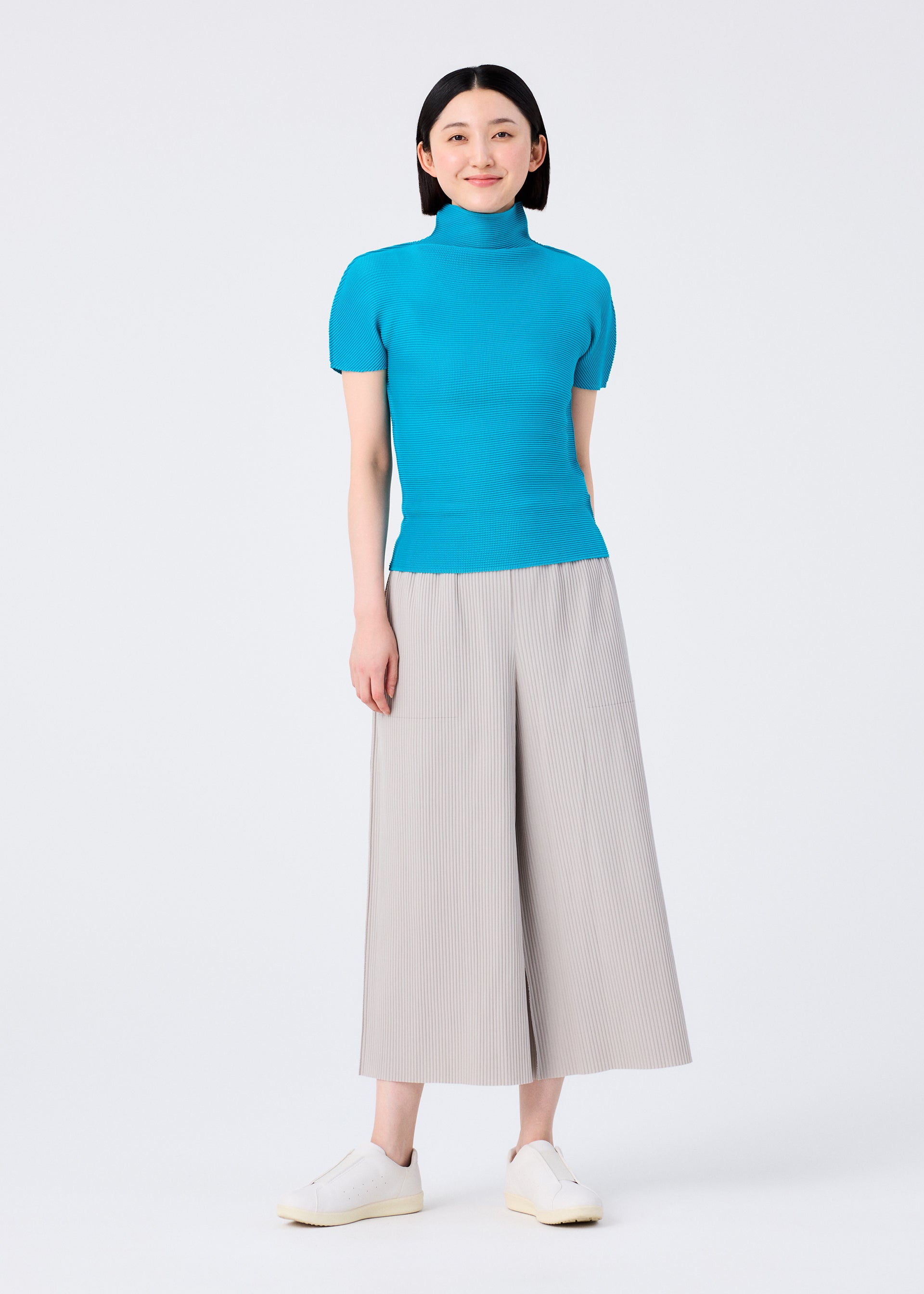 FINE KNIT PLEATS COLOR 2 – isseymiyake.com