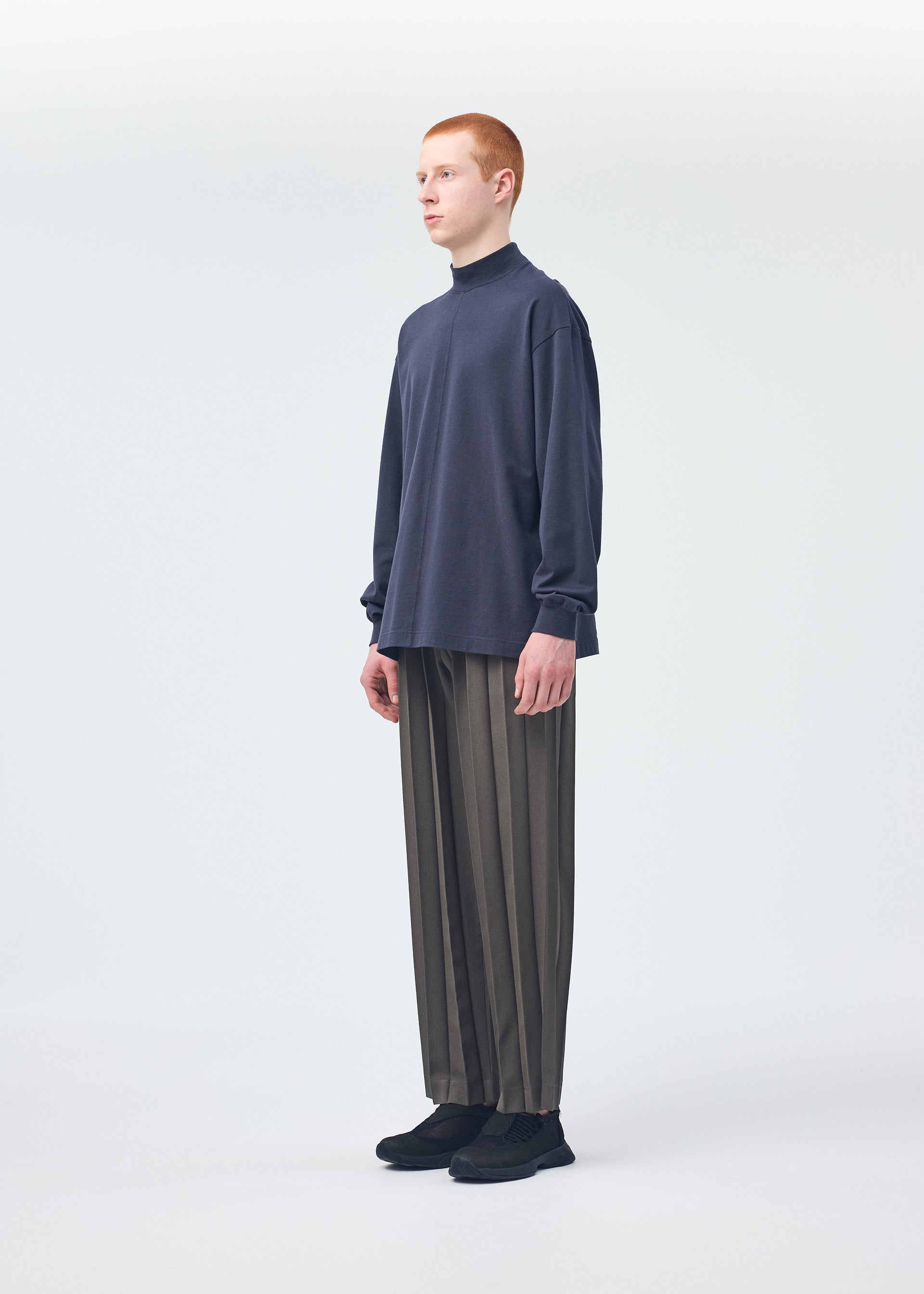 Black Turtleneck Top – isseymiyake.com