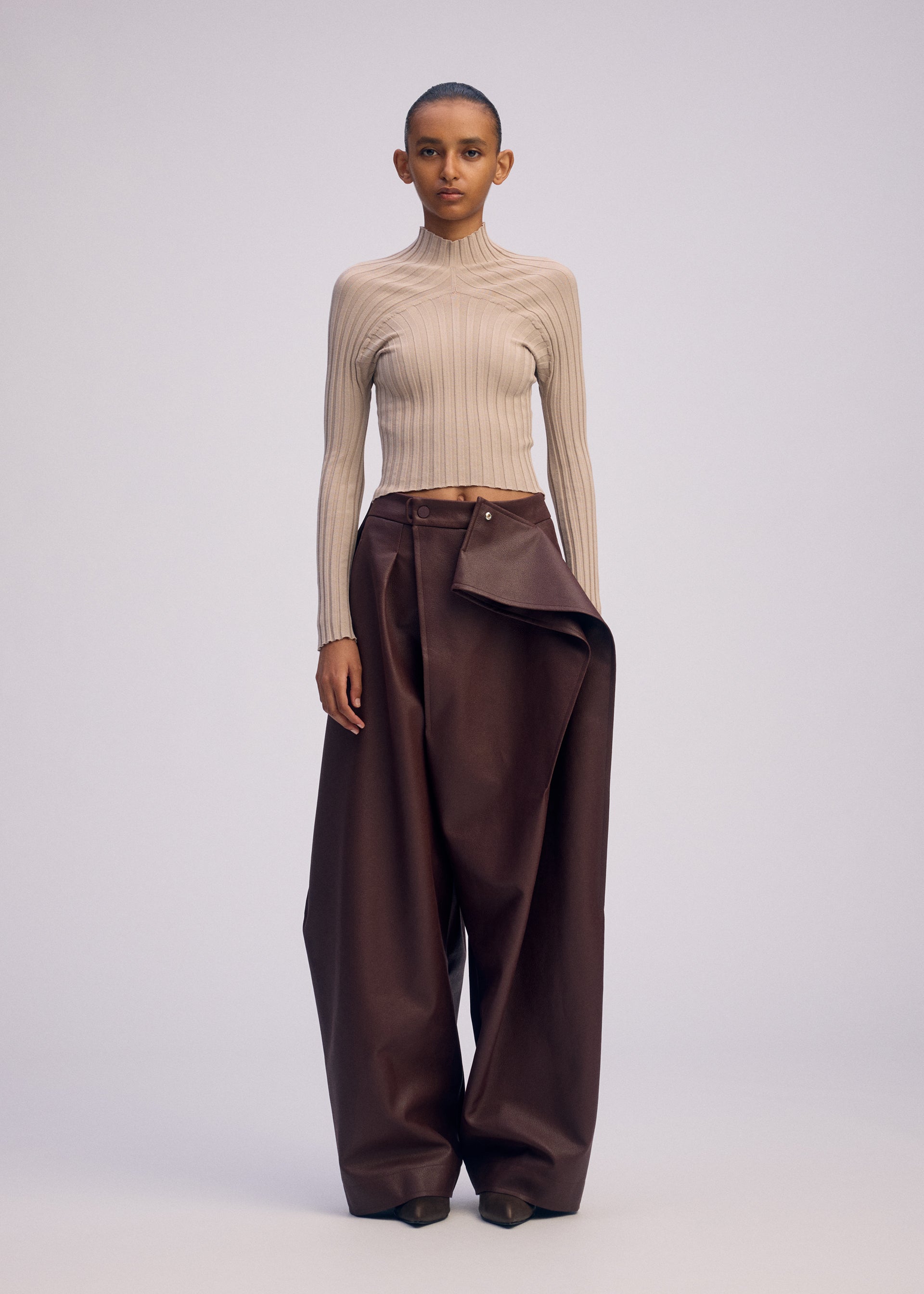 ウィメンズ／パンツ – Page 2 – isseymiyake.com