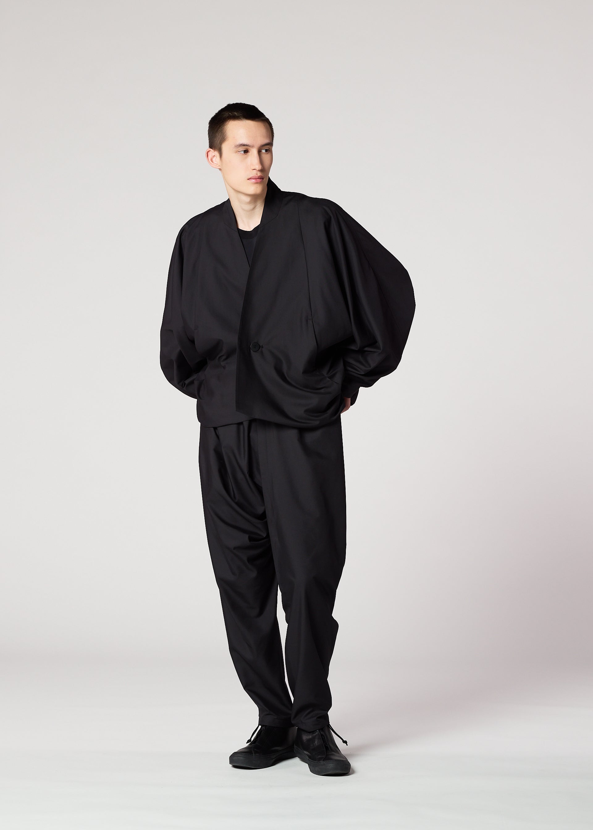SWING BLACK – isseymiyake.com