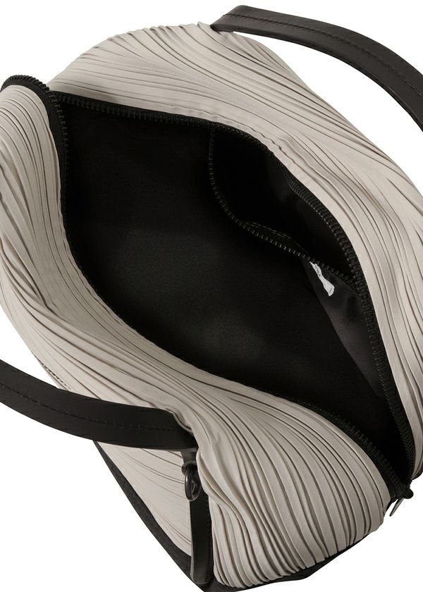 BIAS PLEATS BAG – isseymiyake.com