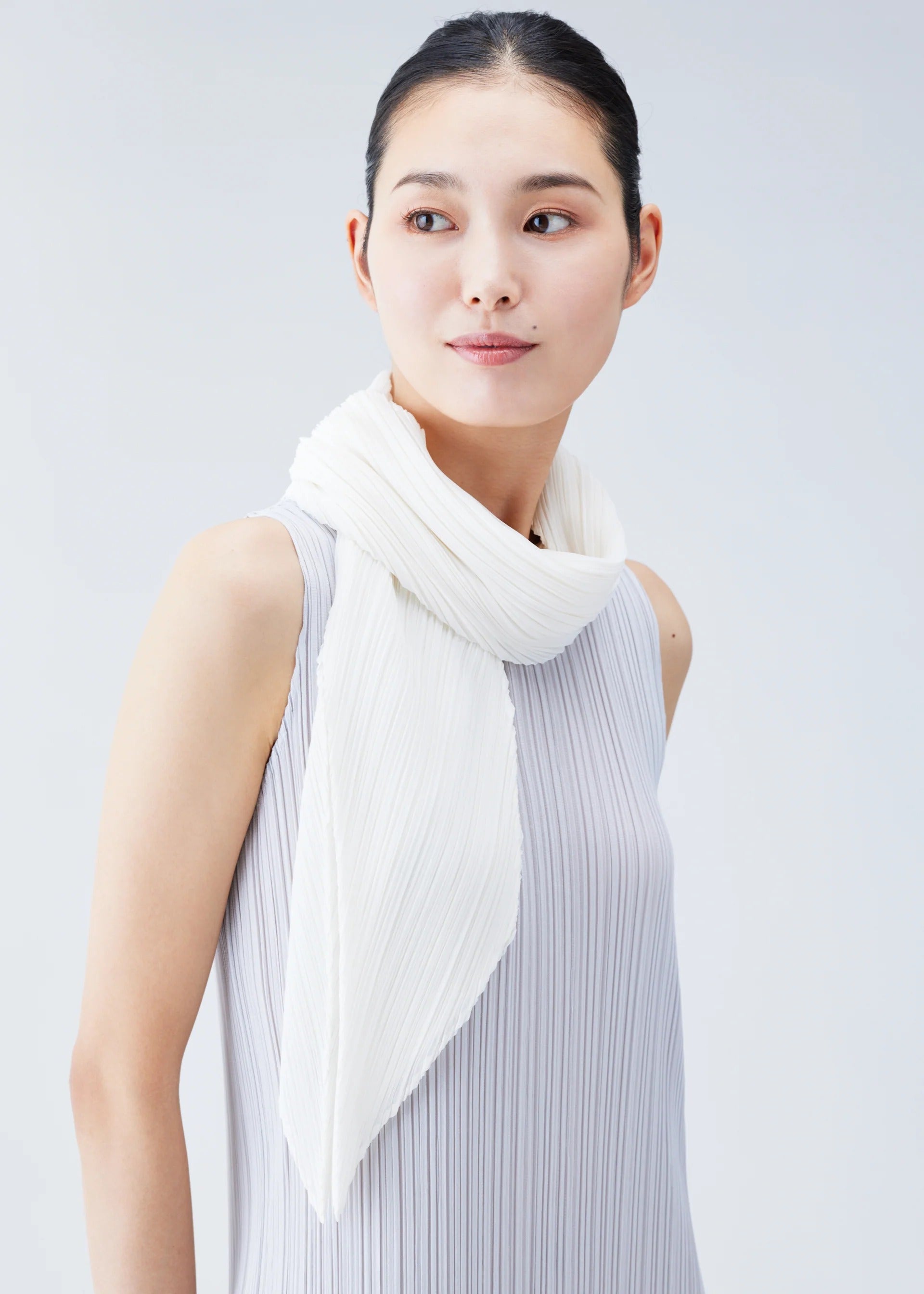 BASIC SCARF – isseymiyake.com