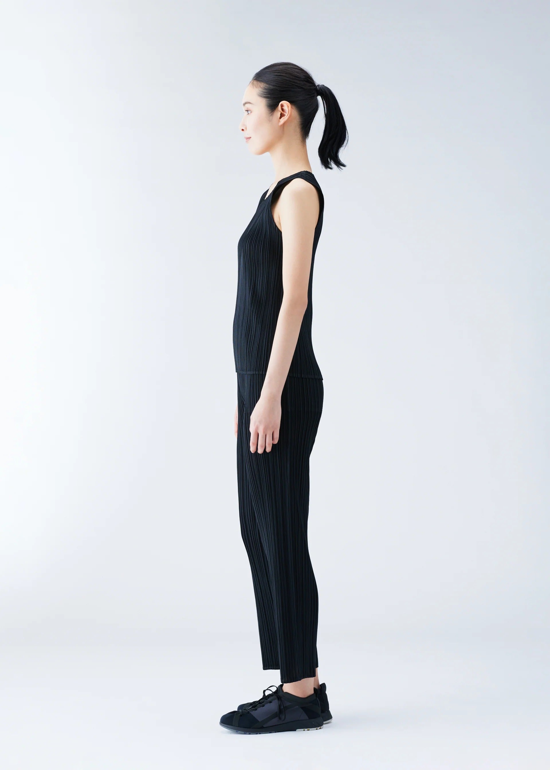 BASICS – isseymiyake.com