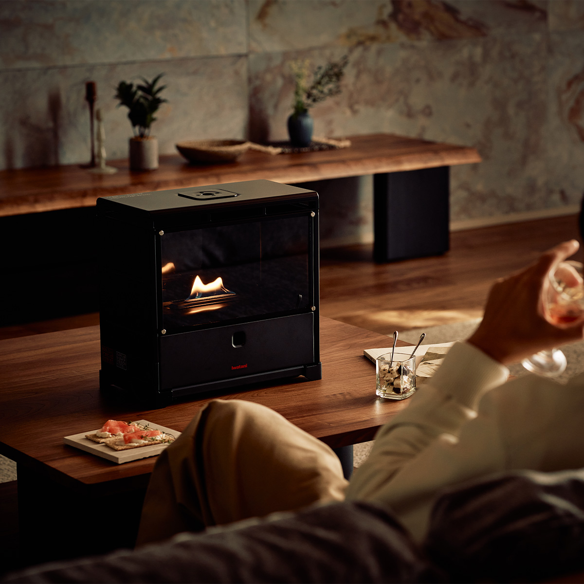 イワタニの公式オンラインショップ｜カセットガス暖炉 MYDANRO