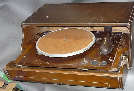 終戦直後の電気蓄音機
