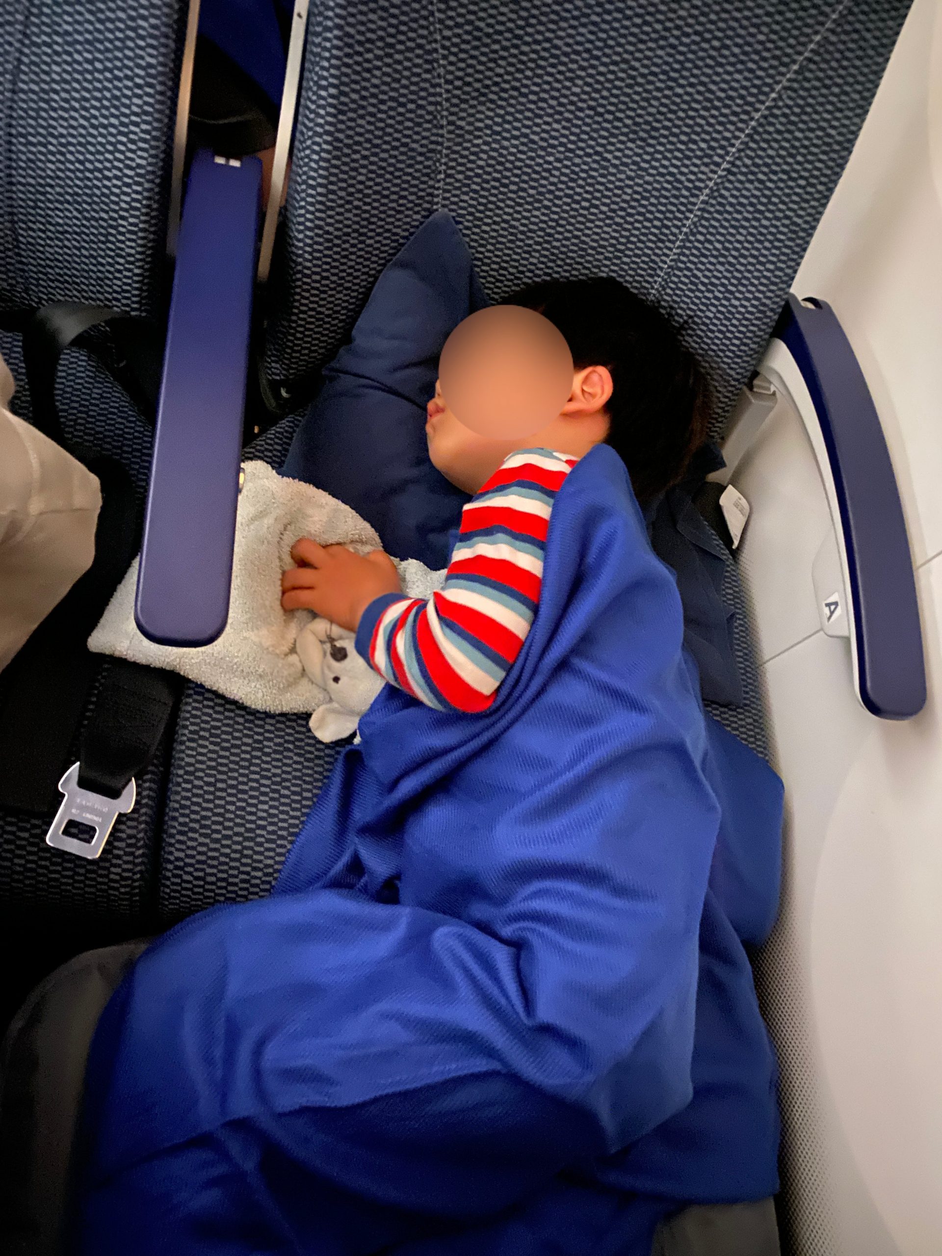 フライトット】元CAがお勧め! 子供が爆睡してくれる!? 子連れフライト