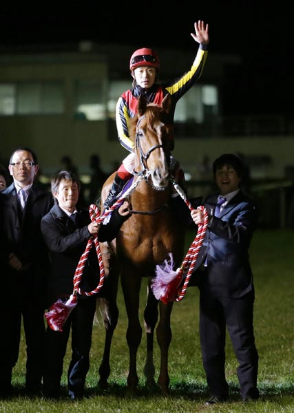◎引退レースの有馬記念で圧勝 中央競馬…：奇跡の馬 オルフェーヴル