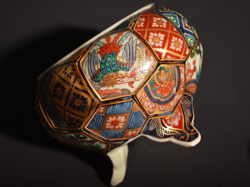 献上手古伊万里焼】大香炉 染錦本金亀甲彫吉祥尽くし