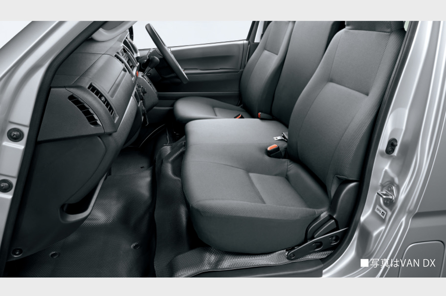 トヨタ ハイエース ダークプライム フロントドアトリム 運転席 助手席