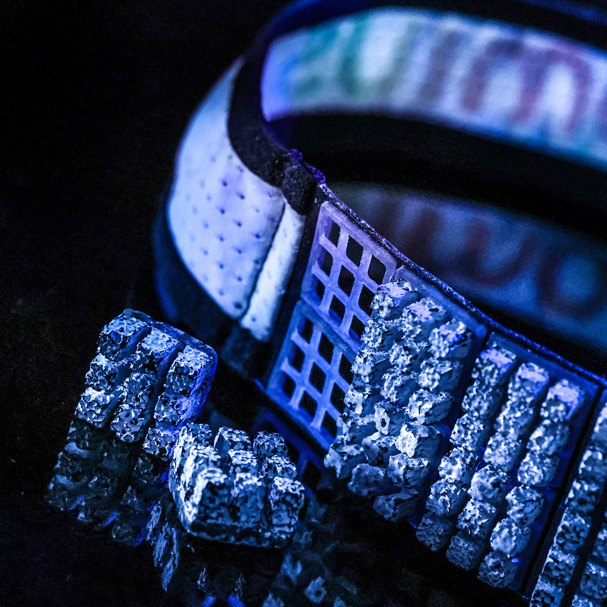 Headband with Cooling Pieces – Omius Inc.