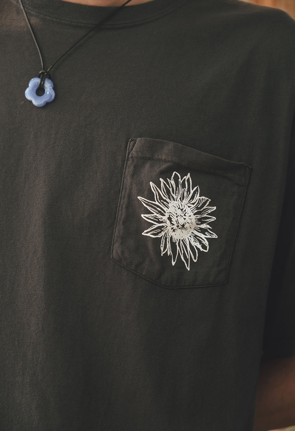 FLOWER GARDEN Pocket T-Shirt – OMOCAT