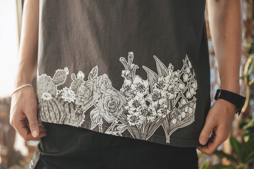 FLOWER GARDEN Pocket T-Shirt – OMOCAT